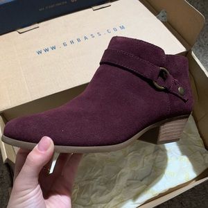 G.H. Bass & Co. size 7.5 boots in color mulberry.